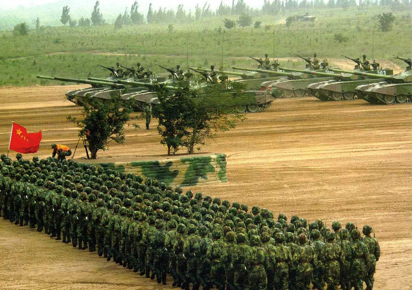 Народная армия Китая мобилизует на границу с Северной Кореей 100 тысяч солдат