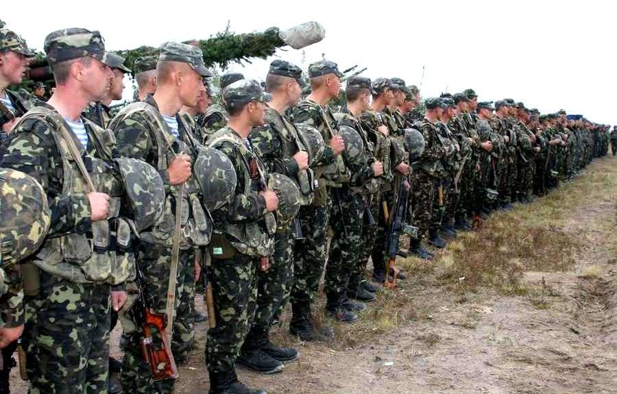 Яценюк обещает военный ответ на наступление армии России